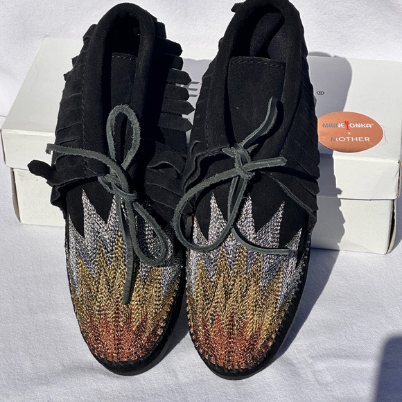 MINNETONKA X MOTHER SUEDE METALLIC MOCCASINS NEVER WORN ORIGINAL BOX SZ. 7 - Picture 1 of 5